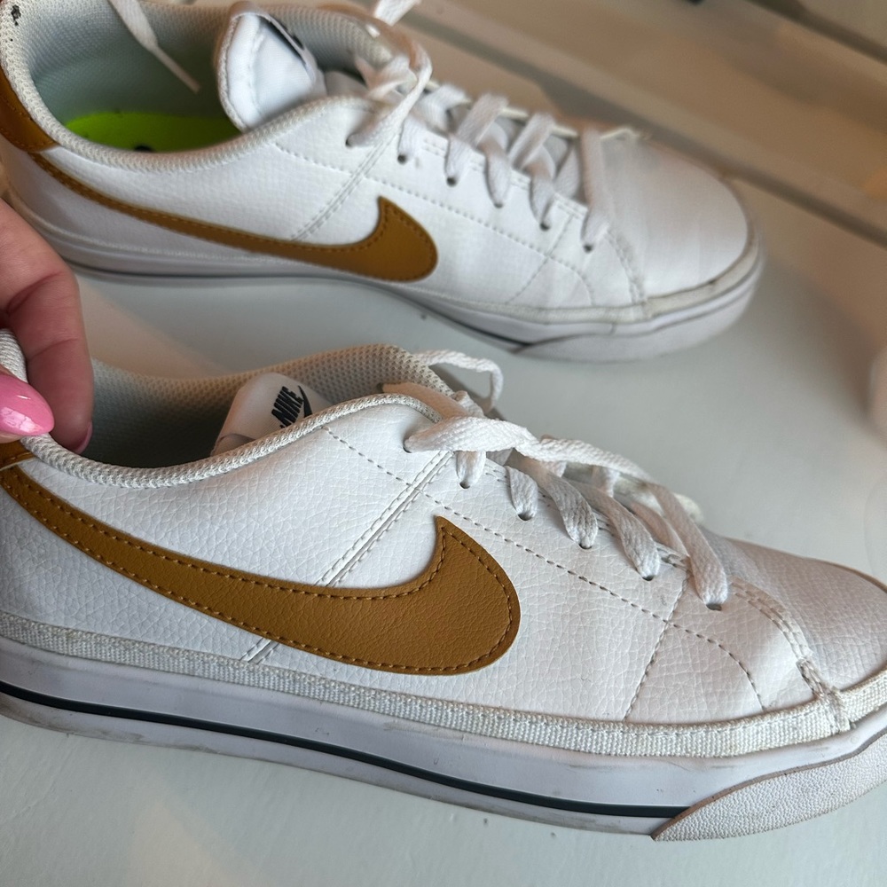 Nike court legacy shoes